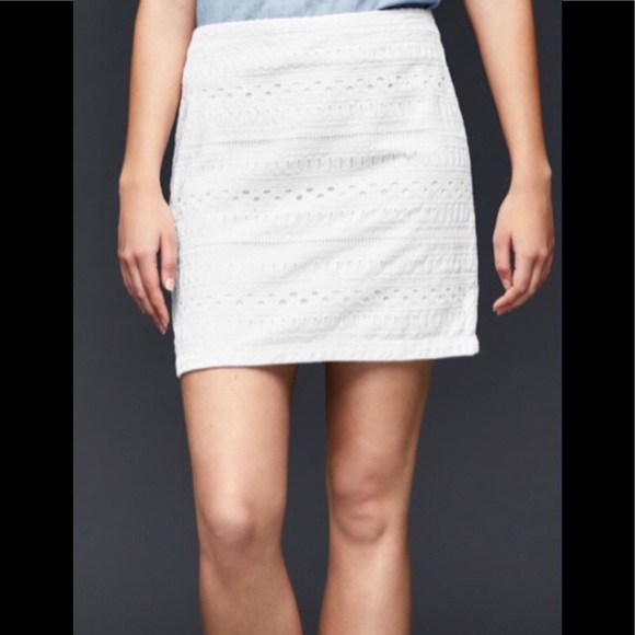 🌸 S O L D  GAP Eyelet Lined Crisp Cotton Skirt - Picture 2 of 10